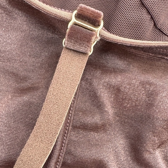 SKIMS Shimmering Corset Bra - Picture 9 of 14